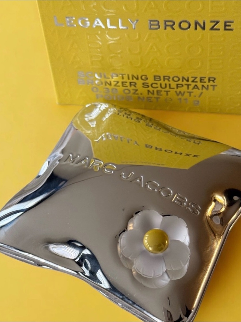 Marc Jacobs Legally Bronze Sculpting Bronzer - Yellow & Silver Packaging - Picture 3 of 11